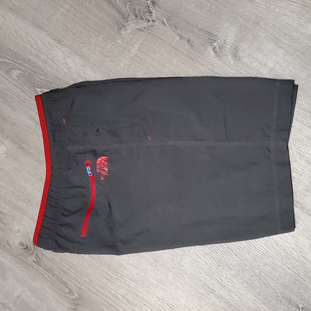The North Face men athletic shorts pocket elastic waist size M